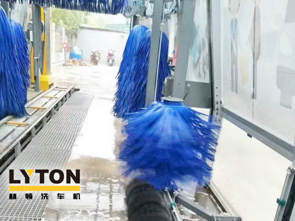 自動洗車設備,省心得力，造型美光大方！無錫中石化配置林頓FX11系列電腦洗車機！