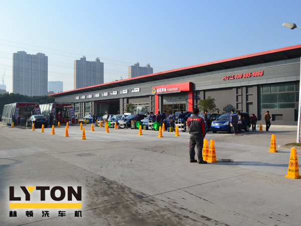 林頓FX-11系列隧道式連續洗車機為您提供各行業定制解決方案。