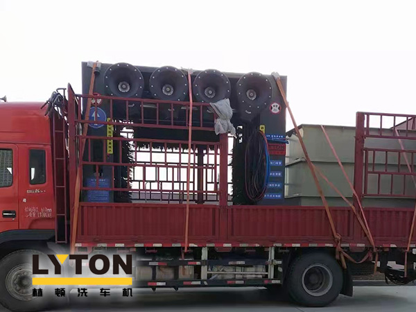 三十年煉化經驗,高清潔定制油品！小海豚Mini Dolphin油站選擇lyton龍門往復式全自動洗車機