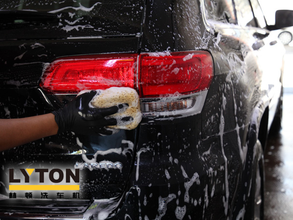 電腦洗車機洗車時代，其優勢無需多言。極高洗車效率、節約水資源、符合環保要求、降低經營成本、經營者獲利更大。 