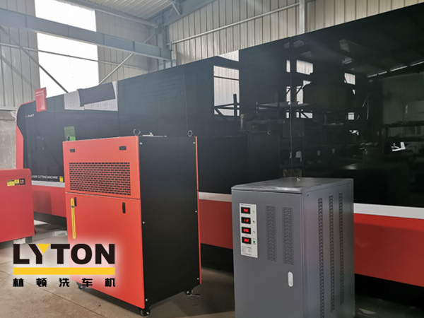 林頓電腦洗車機引進大型光纖激光切割機實現加工產品精度更高,切割口更光滑,速度更快,效率更高!