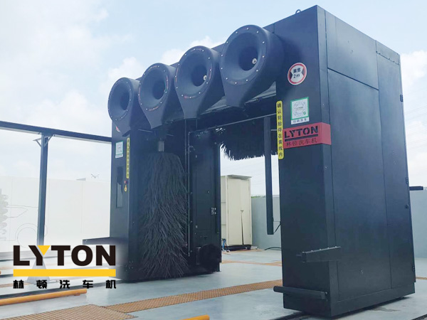 設備整體熏黑式的設計，極具潮流感！林頓推出五刷龍門往復式電腦洗車機