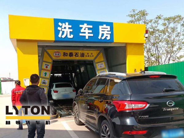 “加油+免費(fèi)洗車服務(wù)”新型營銷組合模式！一臺(tái)電腦全自動(dòng)洗車機(jī)的威力能有多大?能讓加油站帶來什么改變?