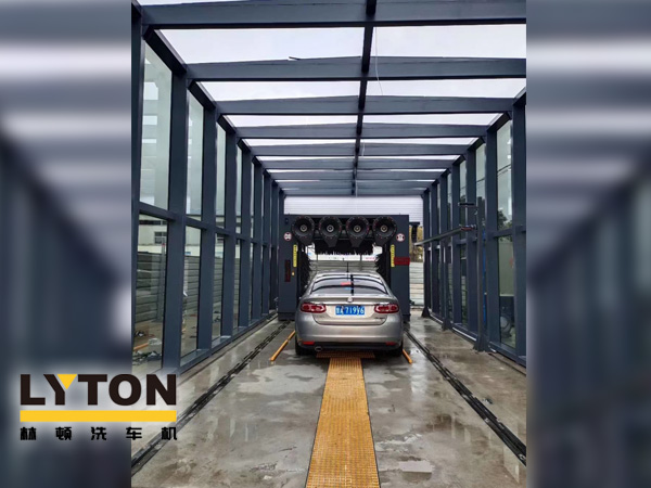 適合場地面積較小，特別是門面房一類的汽車美容店等。該系列洗車機機型已在全國各大中城市普遍使用，得到客戶的一致贊許。