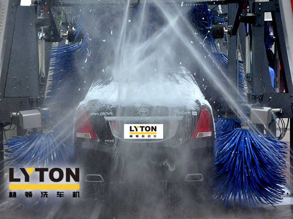沉穩的“工作態度”、出眾的“潔凈效率”！林頓FX11全自動洗車機為廣大車主提供服務，享受至簡洗車新體驗