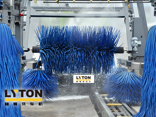 沉穩的“工作態度”、出眾的“潔凈效率”！林頓FX11全自動洗車機為廣大車主提供服務，享受至簡洗車新體驗