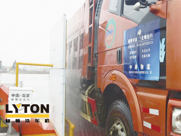 城市治塵“新利器”——工程類洗輪機(jī),有效解決車輪帶泥污染路面難題