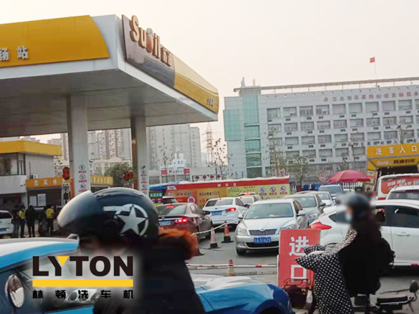  洗車“長龍”哪里見？蘇油寧揚站加油站全自動洗車長期受熱捧