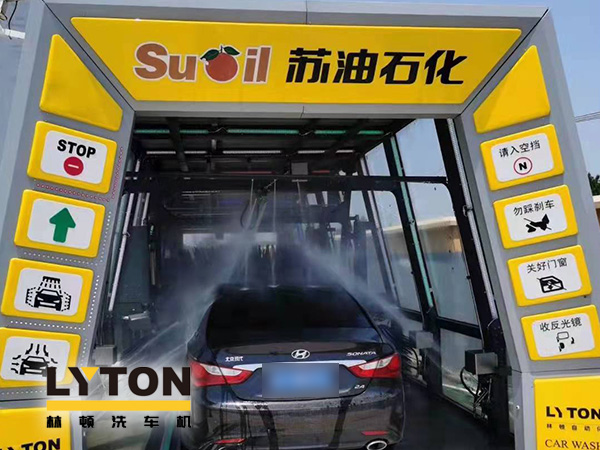 疫情時期,為減少人員接觸,加油站“無接觸”智能全自動洗車機服務受車主青咪