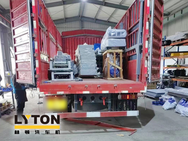 眾多加油站及公司自動(dòng)洗車設(shè)備的供應(yīng)商！品質(zhì)肯定！林頓全自動(dòng)洗車機(jī)發(fā)貨現(xiàn)場(chǎng)