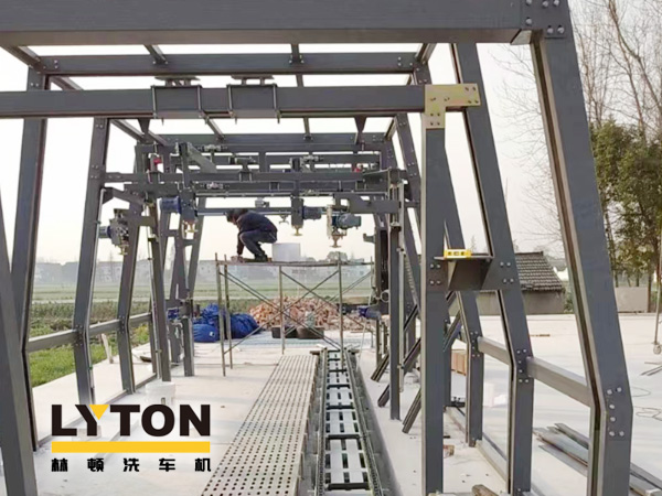 量身定制的解決方案、強大的洗車吞吐能力、卓越的汽車清洗效果、超高的盈利能力——隧道式全自動洗車機