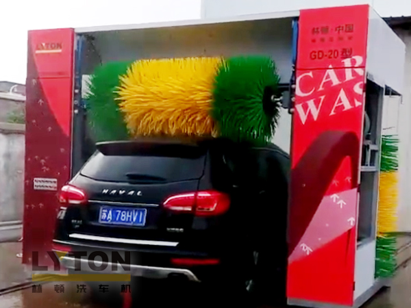 往復(fù)式結(jié)構(gòu)設(shè)計,場地適應(yīng)性強!林頓GD-20型龍門往復(fù)式全自動洗車機作業(yè)視頻