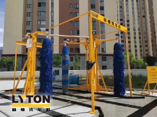 大型通道式巴士洗車機,廣泛應用于城市公交系統(tǒng)。全自動洗車機設備選林頓,專注清洗,誠信服務每一個客戶!