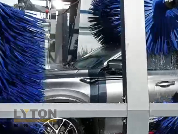 惠眾汽車俱樂部——林頓FX11系列全自動(dòng)洗車機(jī)作業(yè)視頻